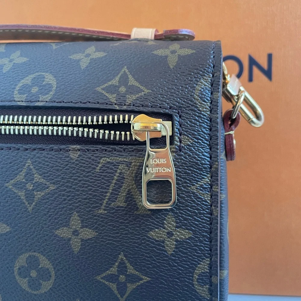 Louis Vuitton Pochette Métis Crossbody Bag - Picture 8 of 15